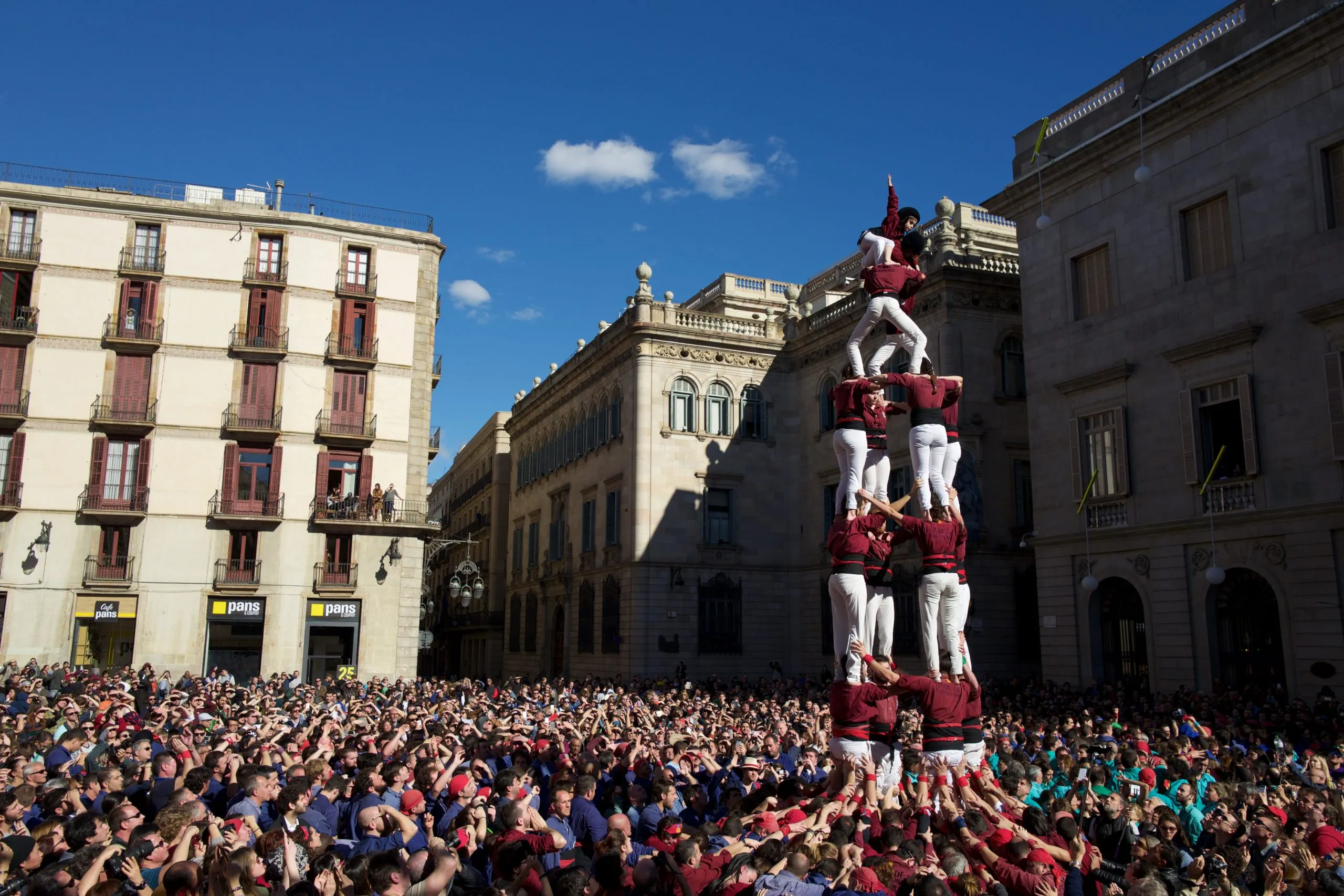 castell placa diada multitud