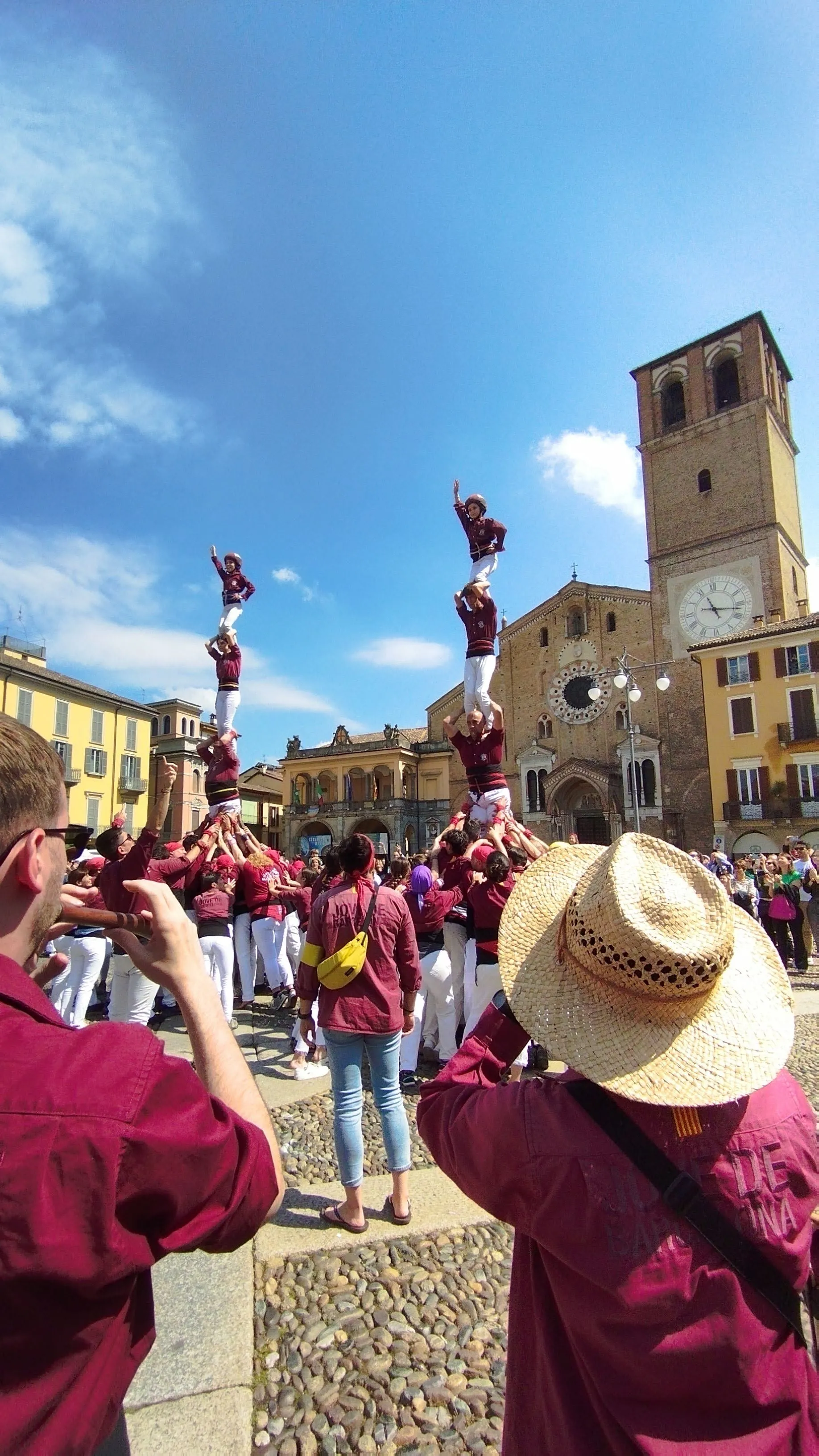 castells placa italia colla jove barcelona