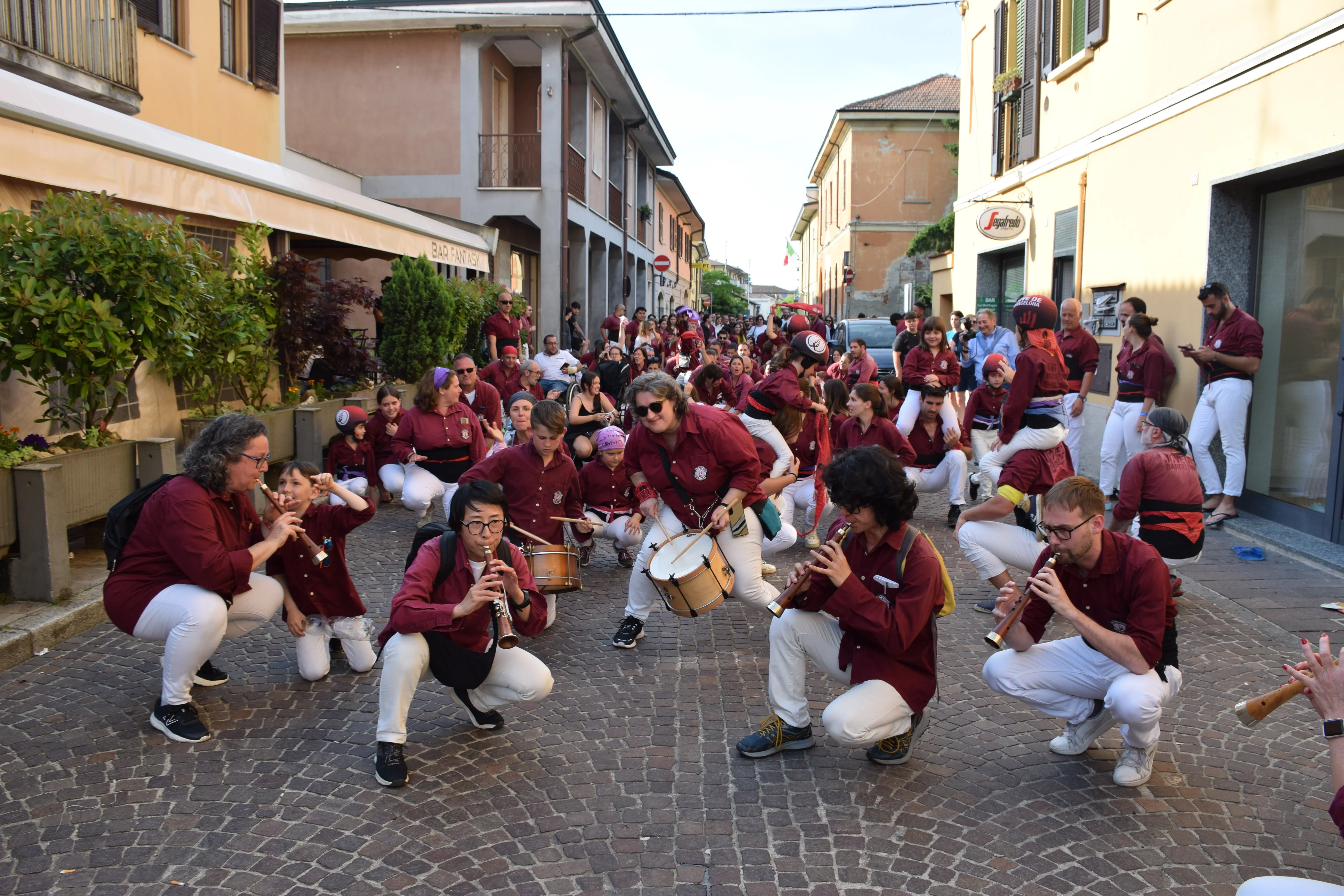 musics castellers italia colla jove barcelona